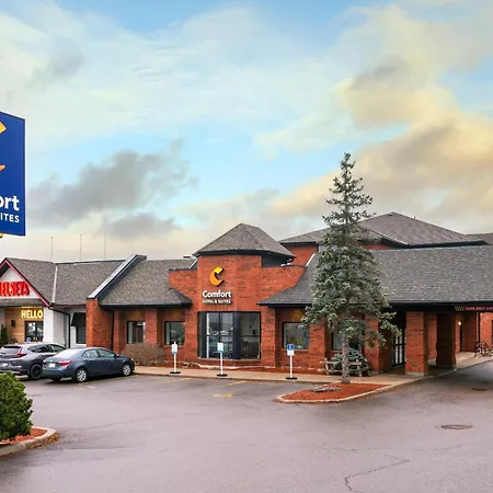 Comfort Hotel & Suites-2