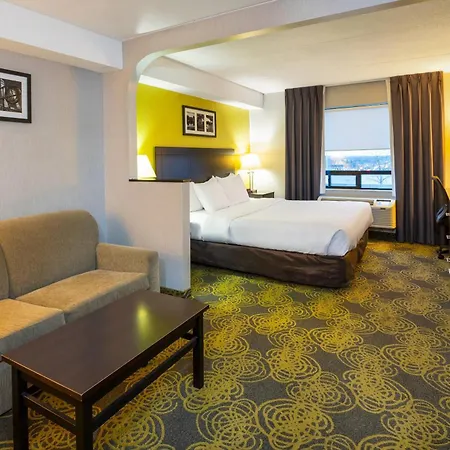 Comfort Hotel & Suites-2