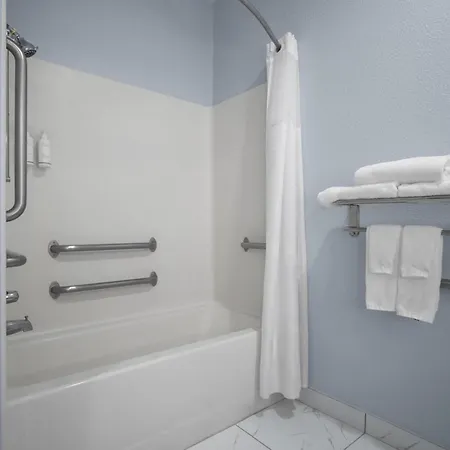 Days Inn By Wyndham Dodge City-2