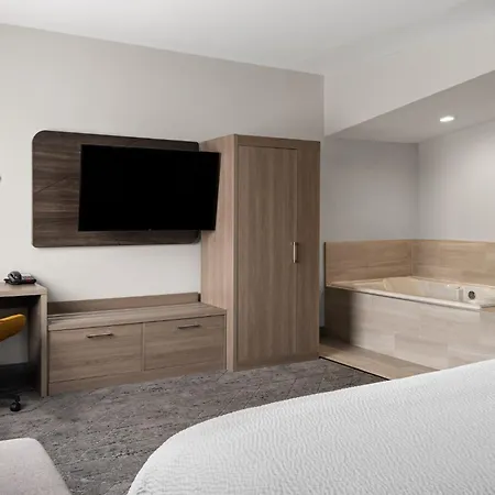 Holiday Inn Express Toledo North By Ihg-3