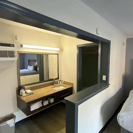 Budget Inn Conway-3