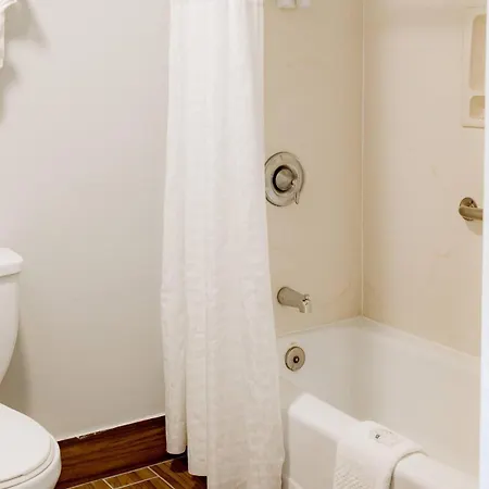 Quality Inn & Suites Lathrop-2