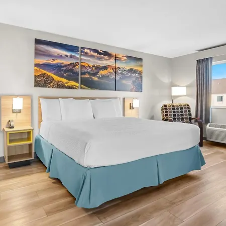 Days Inn & Suites By Wyndham Castle Rock-2