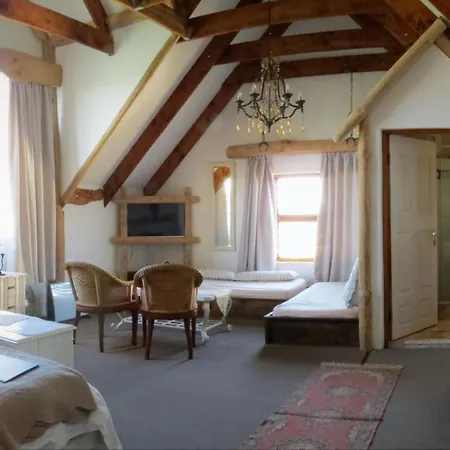 Tniqua Stable Inn-2