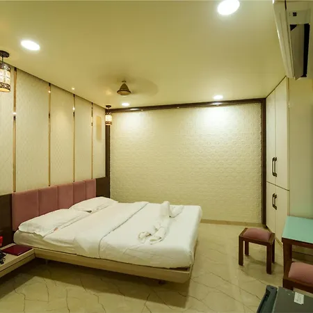 La Hotel Metro Near Bkc-3