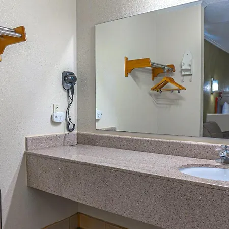 Rodeway Inn & Suites Fort Jackson-2