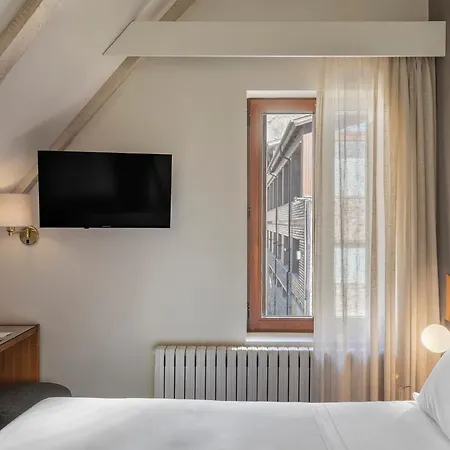 Hotel De L'Isard-3
