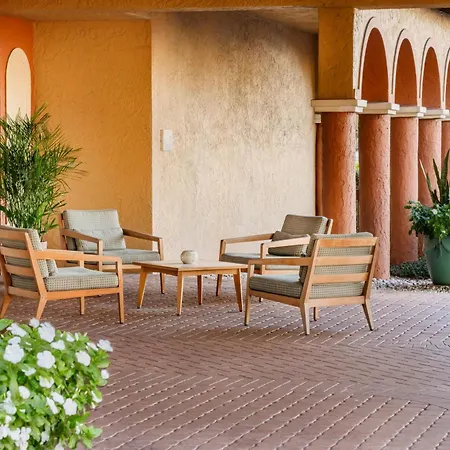 Inn Of Naples, Tapestry Collection By Hilton-2
