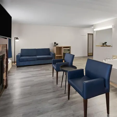 Super 8 By Wyndham Quebec City-2