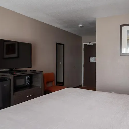Quality Inn & Suites Fresno Northwest-3