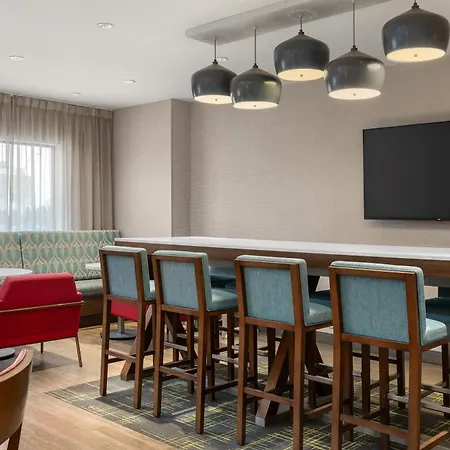 Hampton Inn & Suites Montreal-Dorval-2