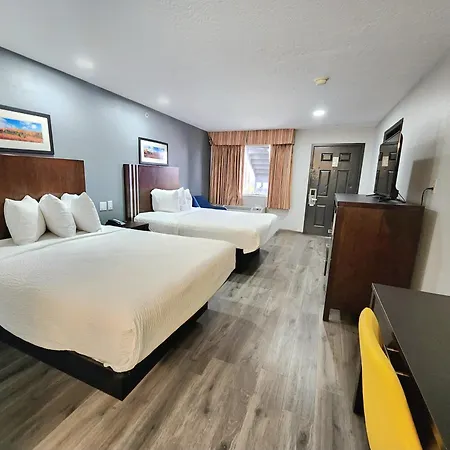 Days Inn & Suites By Wyndham Winnie-2