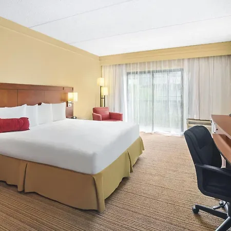 Super 8 By Wyndham Dallas Love Field Airport-3