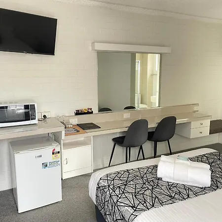 Coastal Bay Motel-2