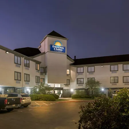 Days Inn & Suites By Wyndham Desoto-2