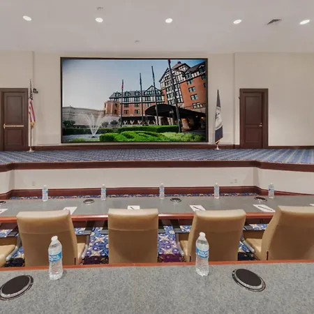 Hotel Roanoke & Conference Center, Curio Collection By Hilton-2