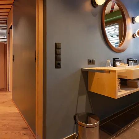 Wohlfuehlhotel Hubertushof Am Arlberg - Ski-In & Ski-Out - Sky Pool-2