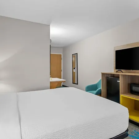 Days Inn By Wyndham Imlay City-3