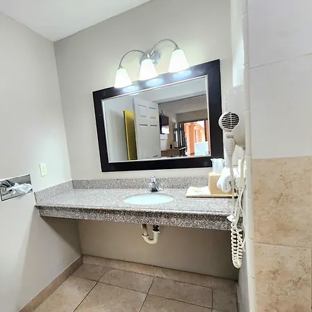 Days Inn By Wyndham Mcallen-3