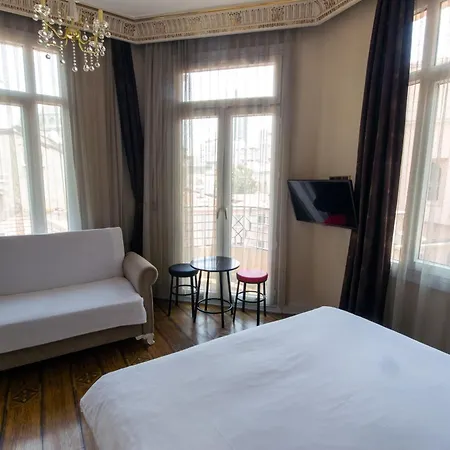 Iq Hotel-2