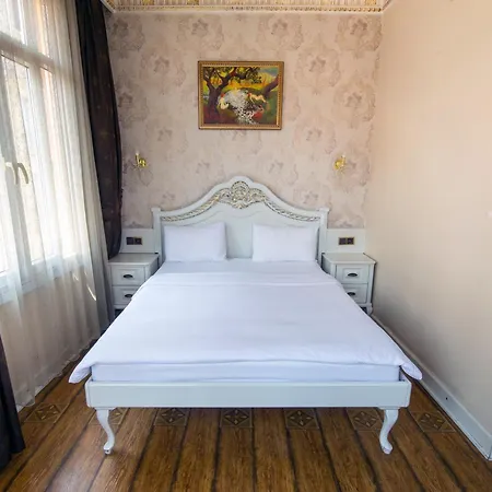 Iq Hotel-3