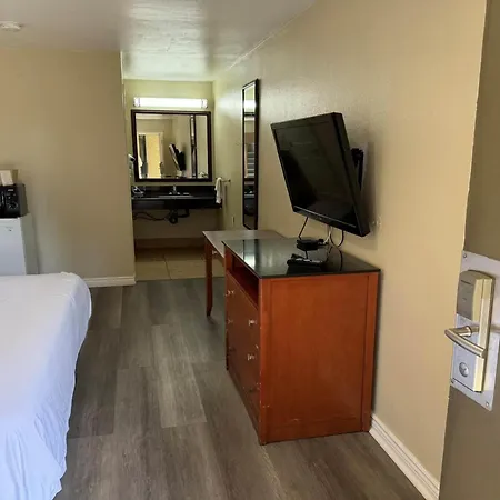 Travelodge By Wyndham Hemet Ca-3