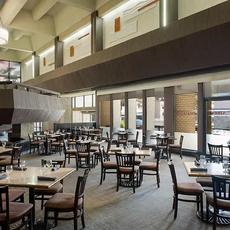 Ramada Plaza By Wyndham Regina Downtown-3
