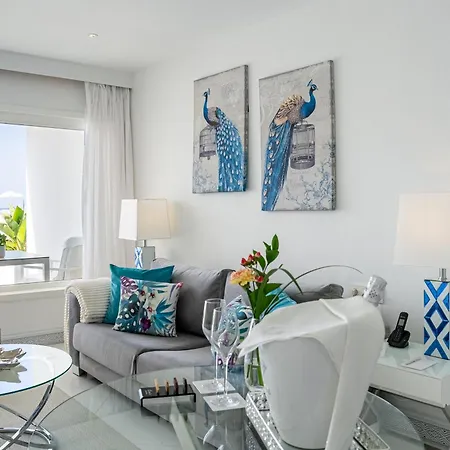Lani'S Suites De Luxe - Adults Only-2