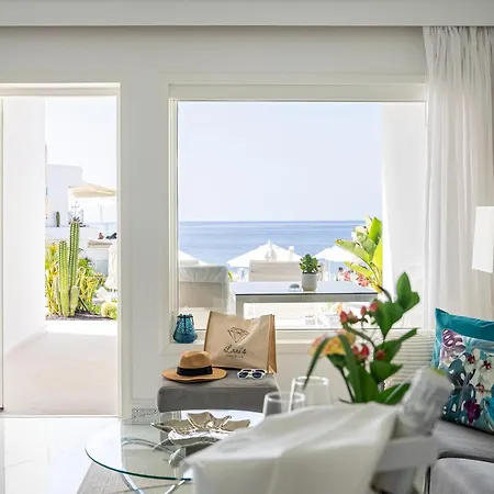 Lani'S Suites De Luxe - Adults Only-3