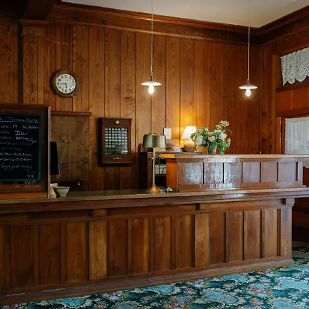 Terrace Inn And 1911 Restaurant-3