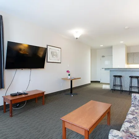 Lakeview Inns & Suites - Okotoks-3