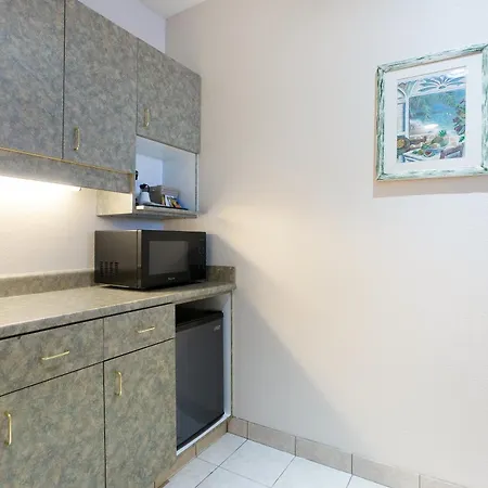Lakeview Inns & Suites - Okotoks-2