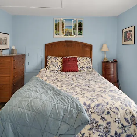 Glass Magnolia Bed & Breakfast-3
