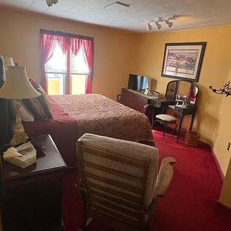 Glass Magnolia Bed & Breakfast-2