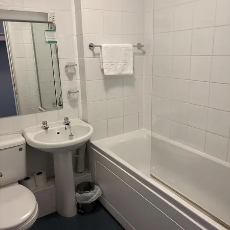Sandown Park Lodge-2