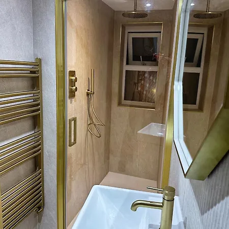 Ashbys Accommodation & Spa Hire-2