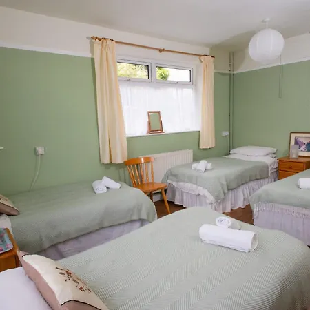 Healing Waters Sanctuary: Glastonbury's Holistic Retreat-2