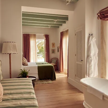 Cristine Bedfor Mahon Boutique Hotel-3