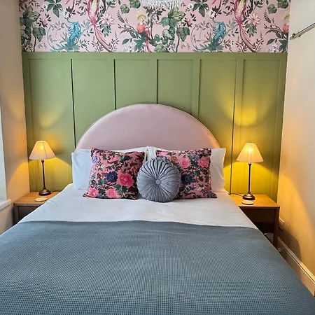 Haven House Rooms, Barry-3