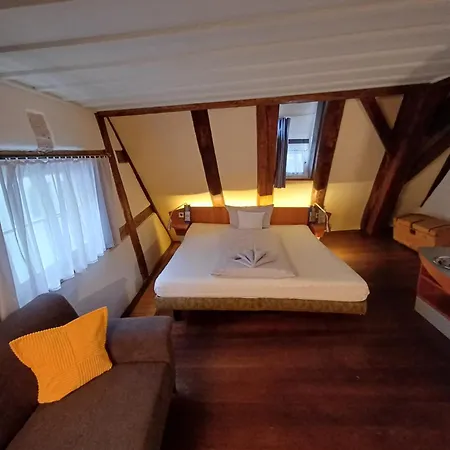 Schiefes Haus-3
