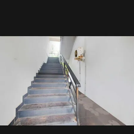 Hotel O Raas Near Peera Garhi Metro Station-2