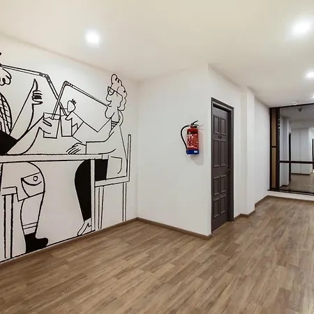 Super Townhouse Centre Point Inn Near Esplanade Metro Station-2
