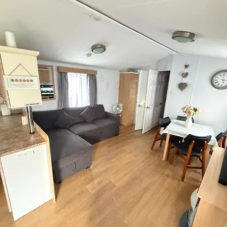 Vacation Escape - Valley Farm -Clacton-On-Sea - Holiday Park-3