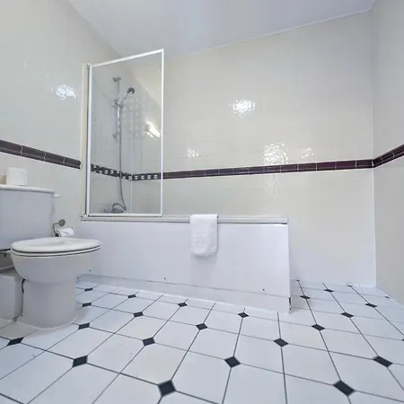 Hitchin Priory Hotel-3