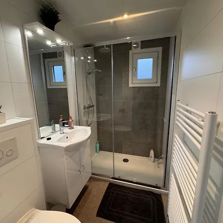 Veluwshof Hoenderloo Holidays Luxe Holidayhomes With Private Jacuzzi'S - Swimmingpool - Tennis Court - Bowling - Supermarket And Children Entertainment-2
