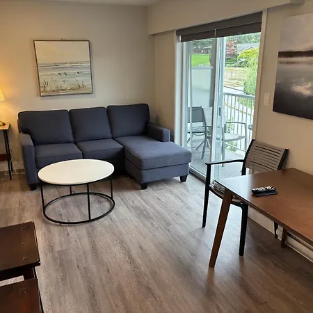 Gibsons Landing Inn-2