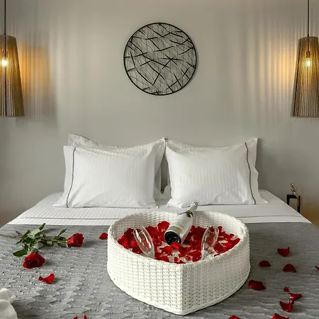 Kudos Suites Firostefani-3