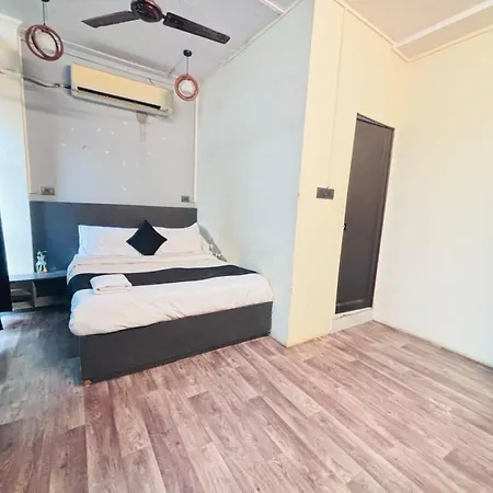 Hotel O Home Diamond Stay Near Lotus Temple-3