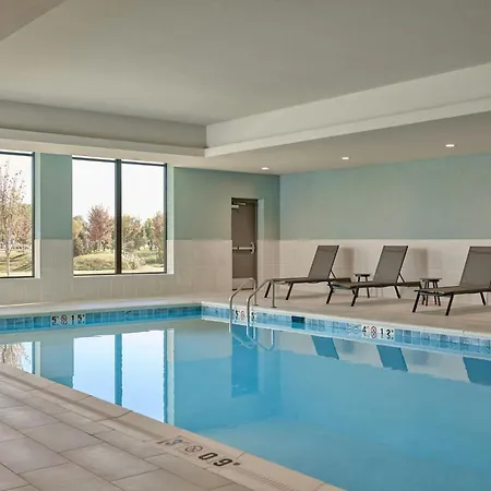 Courtyard By Marriott Madison-3