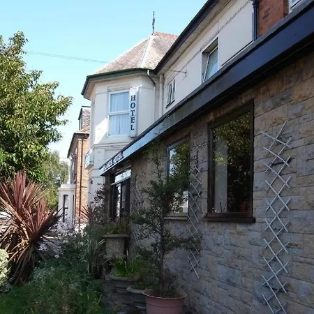 Hylands Hotel Spacious & Bright Triple Room With Ensuite Bathroom And Free Parking-2
